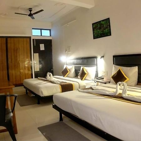 Holidayy Inn Allāhābād Junction 外观 照片